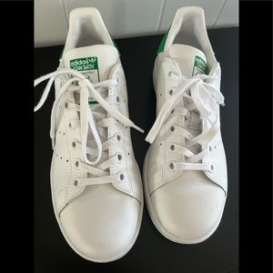 Adidas green and white shoes kids 5 fits womens size 6.5